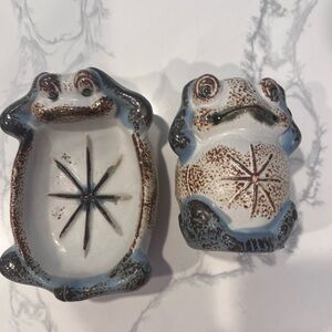 Vintage Takahashi Pottery
Lounging Frog Soap Bar Holder And Toothbrush Holder